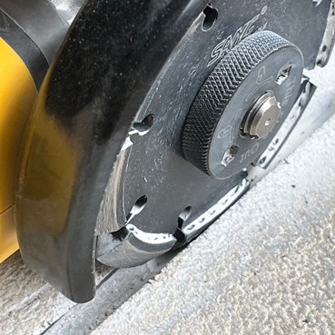 Hoja de corte SANG en forma de V para grietas: corta más rápido y trabaja de forma más inteligente.